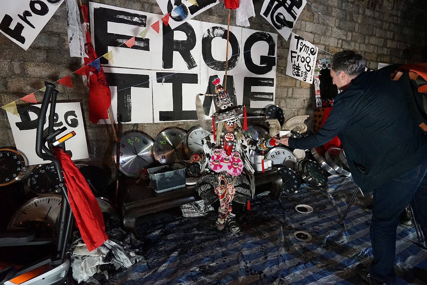 Performance de Frog King, décembre 2015