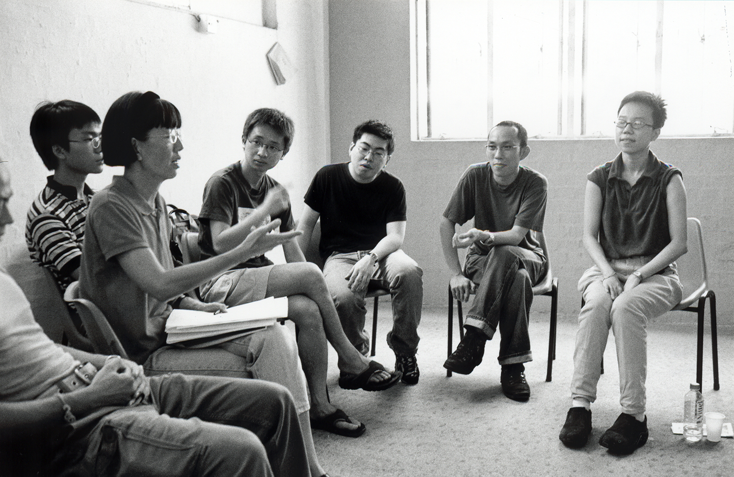 Discussion d'artistes au 1A Artspace en juillet 1999